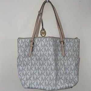 WHITE MICHAEL KORS LOGO PRINT BAG